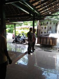 Penerimaan logistik di Balai Desa Balong oleh PPS 