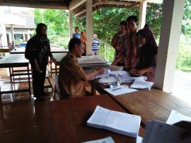 Pengiriman Logistik Pemilu 2019 ke TPS Desa Balong oleh PPS 